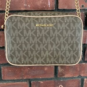Michael Kors jet set crossbody bag